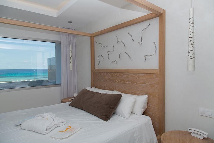 Imagen de la habitación del Hotel Cala Saona. Foto 11