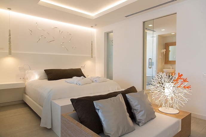 Imagen de la habitación del Hotel Cala Saona. Foto 13