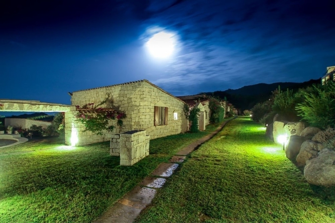 Imagen de la habitación del Hotel Cala Sinzias Resort. Foto 4