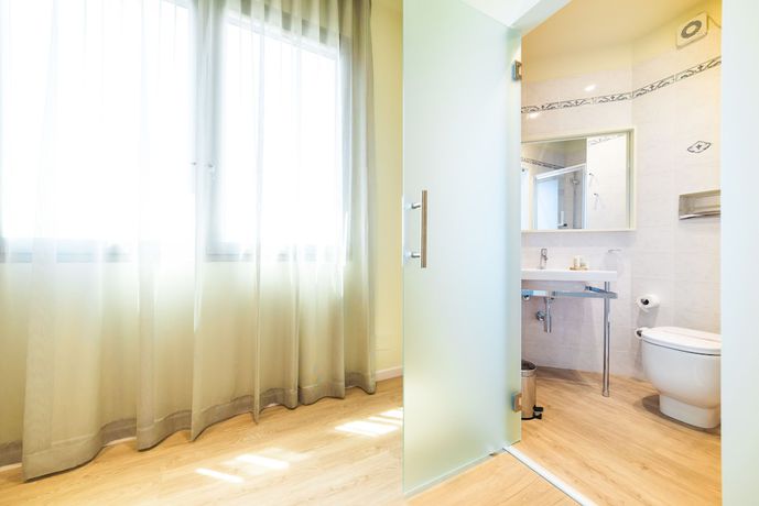 Imagen de la habitación del Hotel CalaLuna. Foto 18