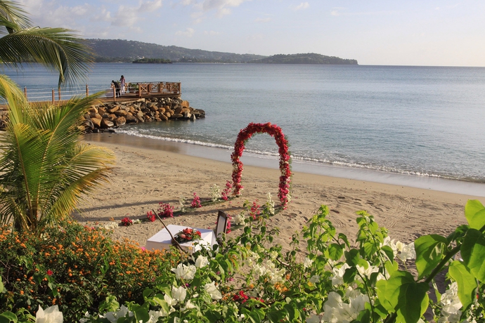 Imagen de los exteriores del Hotel Calabash Cove Resort and Spa - Adults Only. Foto 11