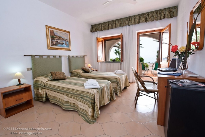 Imagen de la habitación del Hotel Calabattaglia. Foto 8