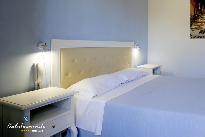 Imagen de la habitación del Hotel Calabernardo Resort. Foto 8