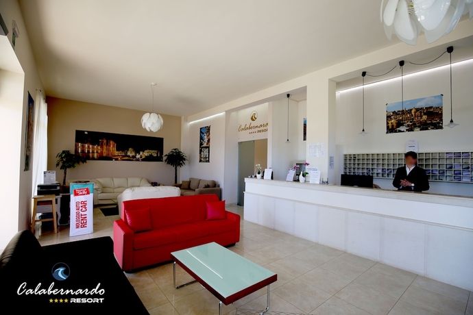 Imagen de los interiores del Hotel Calabernardo Resort. Foto 14