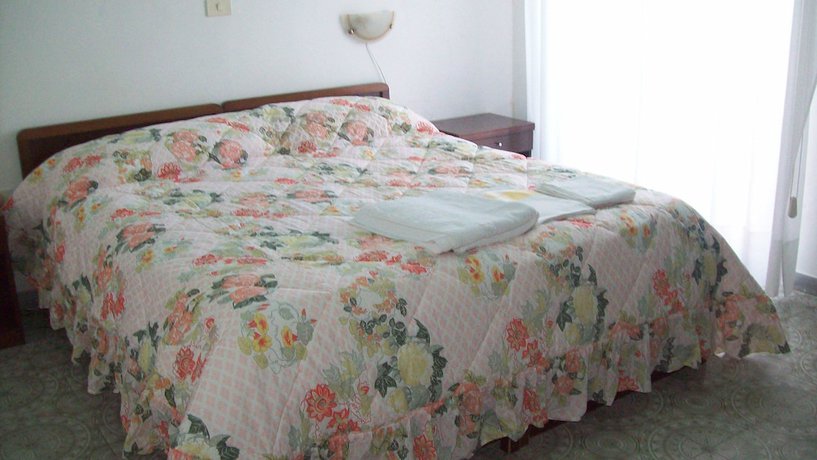 Imagen de la habitación del Hotel Calabria. Foto 15