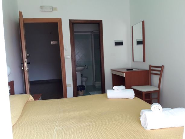 Imagen de la habitación del Hotel Calabria. Foto 18