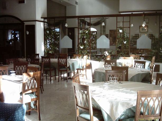 Imagen del bar/restaurante del Hotel Calabria. Foto 8