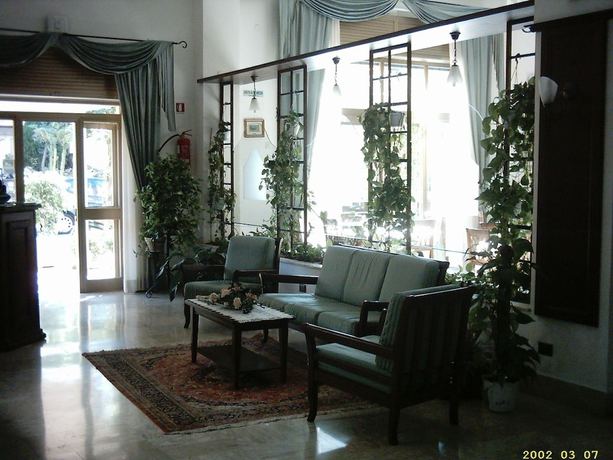 Imagen de los interiores del Hotel Calabria. Foto 20