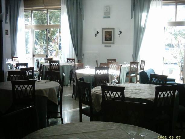 Imagen del bar/restaurante del Hotel Calabria. Foto 10