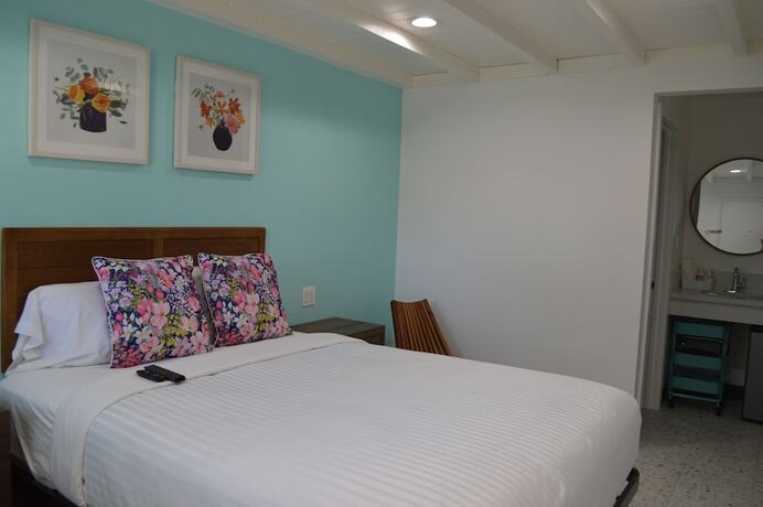 Imagen de la habitación del Hotel Calafia Inn. Foto 17