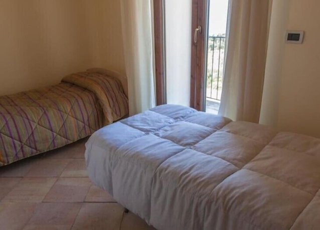 Imagen de la habitación del Hotel Calajò Resort. Foto 4