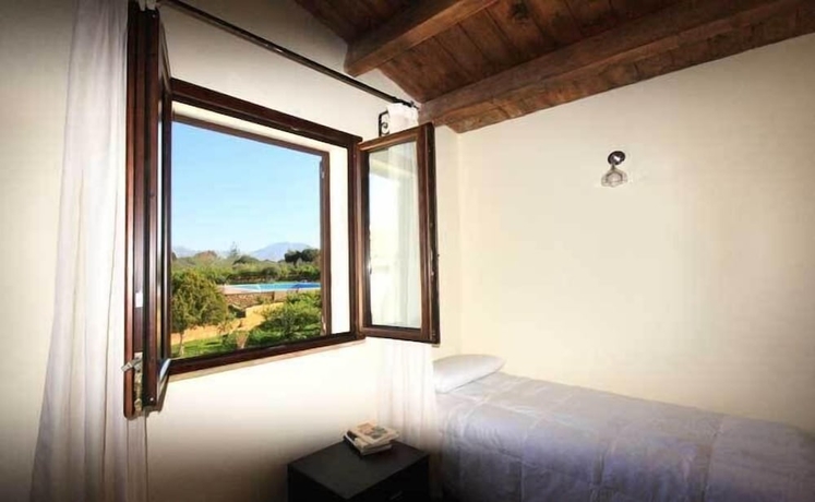 Imagen de la habitación del Hotel Calajò Resort. Foto 9