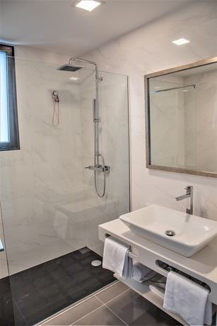 Imagen de la habitación del Hotel Calamar. Foto 5