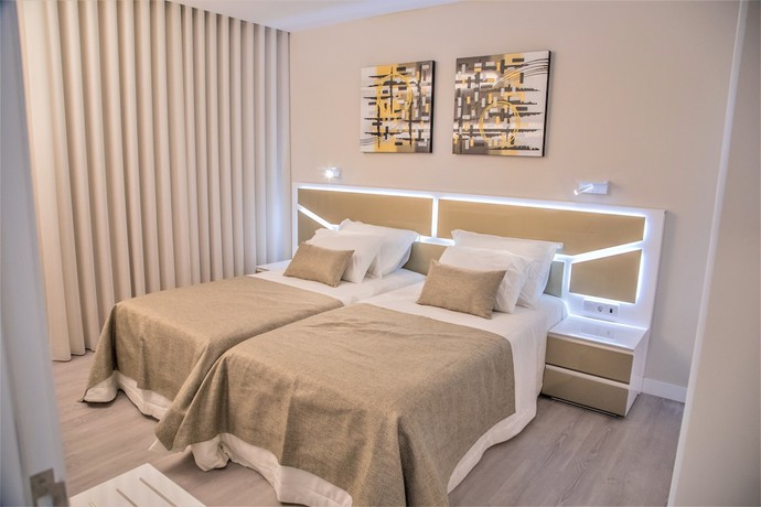 Imagen de la habitación del Hotel Calamar. Foto 12