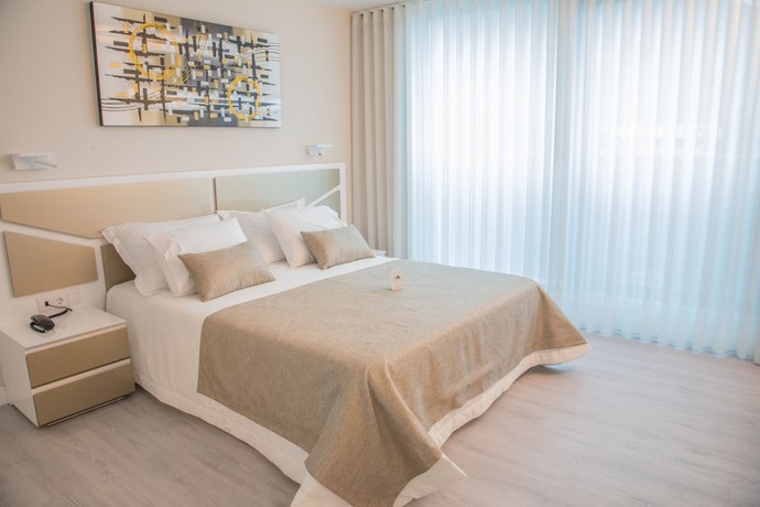 Imagen de la habitación del Hotel Calamar. Foto 16