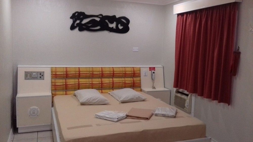 Imagen de la habitación del Hotel Calamares. Foto 4