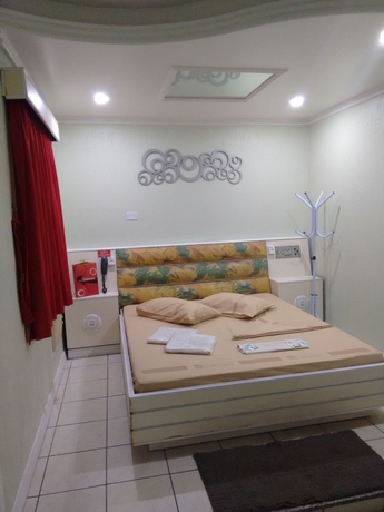 Imagen de la habitación del Hotel Calamares. Foto 6