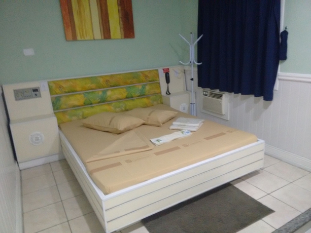 Imagen de la habitación del Hotel Calamares. Foto 8