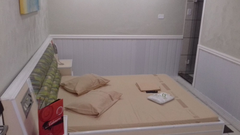 Imagen de la habitación del Hotel Calamares. Foto 9