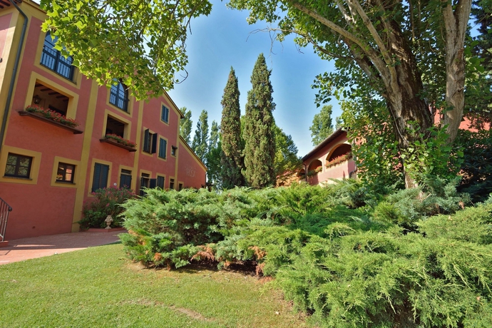 Imagen de los exteriores del Hotel Calamidoro. Foto 5