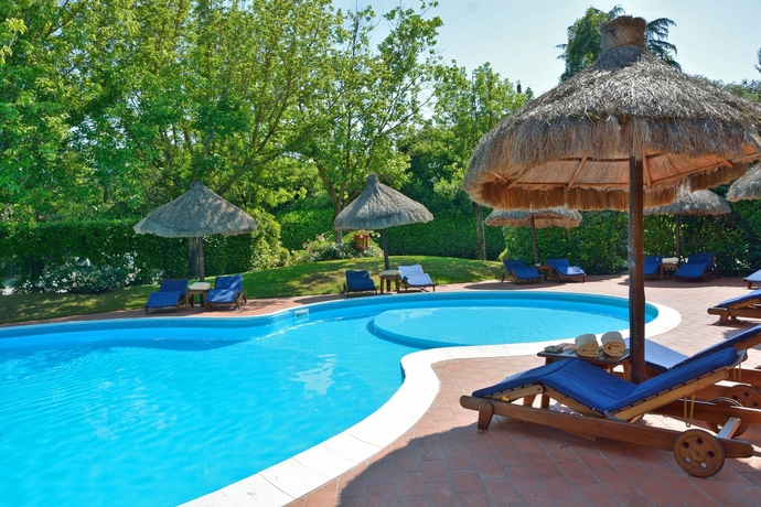 Imagen de la piscina del Hotel Calamidoro. Foto 15