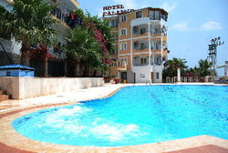 Imagen de la piscina del Hotel Calamie. Foto 11