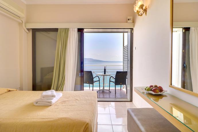 Imagen de la habitación del Hotel Calamos Beach Family Club. Foto 5