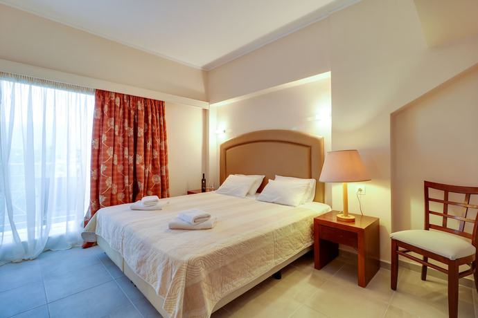 Imagen de la habitación del Hotel Calamos Beach Family Club. Foto 13