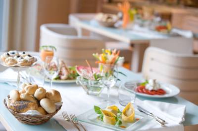 Imagen del bar/restaurante del Hotel Calanè Village. Foto 4