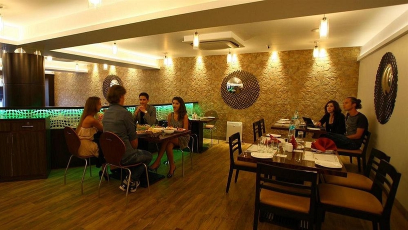 Imagen del bar/restaurante del Hotel Calangute Tower- Am Kollection. Foto 4
