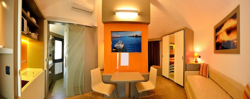 Imagen de la habitación del Hotel Calanica Residence. Foto 12