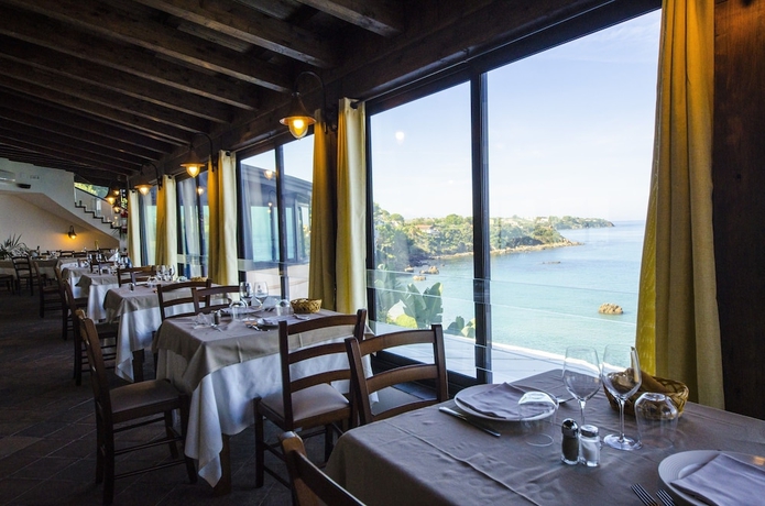 Imagen del bar/restaurante del Hotel Calanica Residence. Foto 8