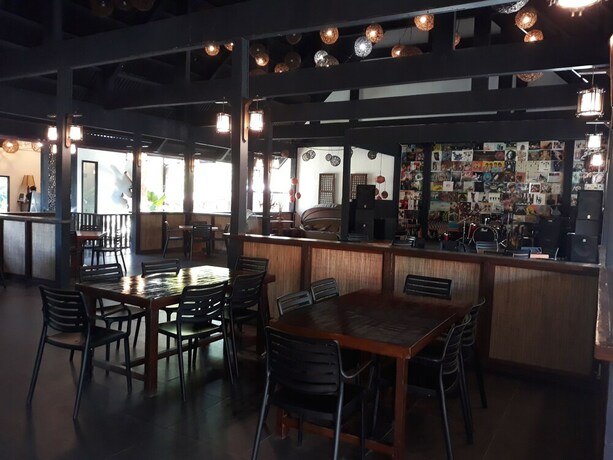 Imagen del bar/restaurante del Hotel Calape Forest Resort. Foto 13