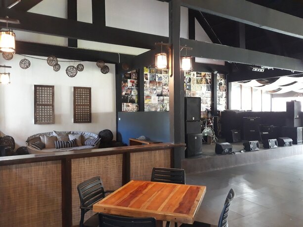 Imagen del bar/restaurante del Hotel Calape Forest Resort. Foto 16