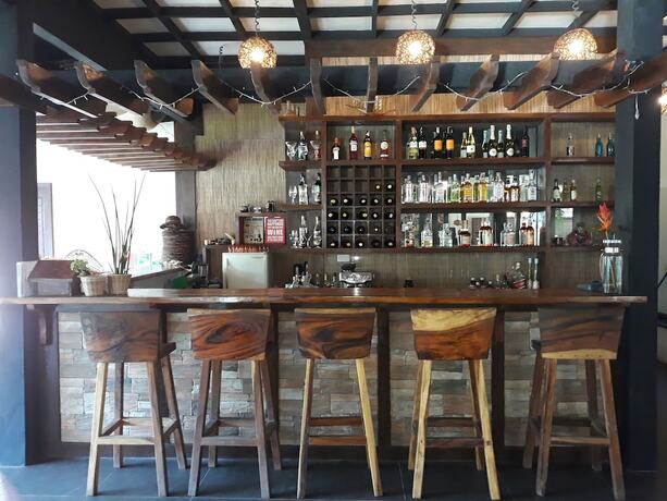 Imagen del bar/restaurante del Hotel Calape Forest Resort. Foto 17