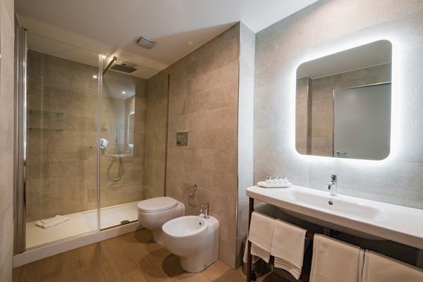 Imagen de la habitación del Hotel Calaponte Hotel. Foto 3