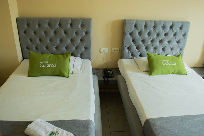 Imagen de la habitación del Hotel Calarca N2. Foto 9