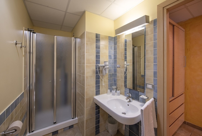 Imagen de la habitación del Hotel Calaserena Resort. Foto 12