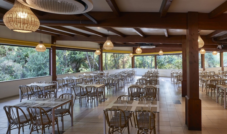 Imagen del bar/restaurante del Hotel Calaserena Resort. Foto 6