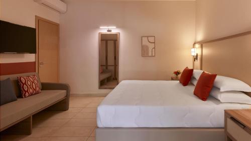 Imagen de la habitación del Hotel Calaserena Resort. Foto 16