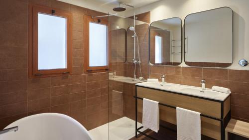 Imagen de la habitación del Hotel Calaserena Resort. Foto 17