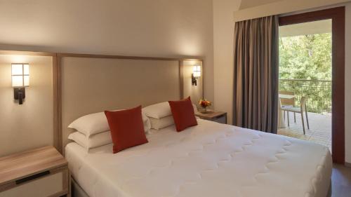 Imagen de la habitación del Hotel Calaserena Resort. Foto 18