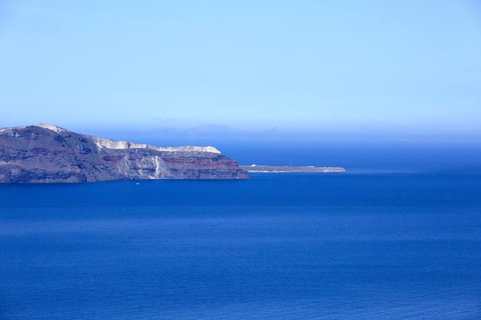 Imagen general del Hotel Caldera Apex Suites. Foto 2