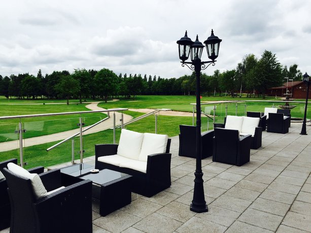 Imagen del bar/restaurante del Hotel Calderfields Golf and Country Club. Foto 6