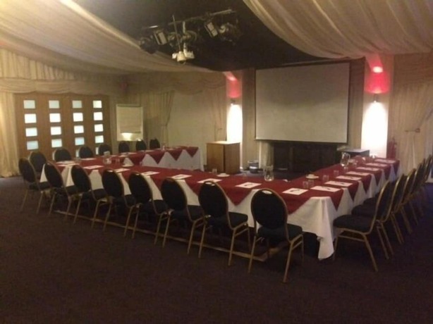 Imagen de los interiores del Hotel Calderfields Golf and Country Club. Foto 13