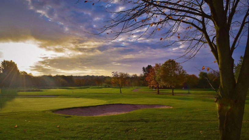 Imagen de los exteriores del Hotel Calderfields Golf and Country Club. Foto 11