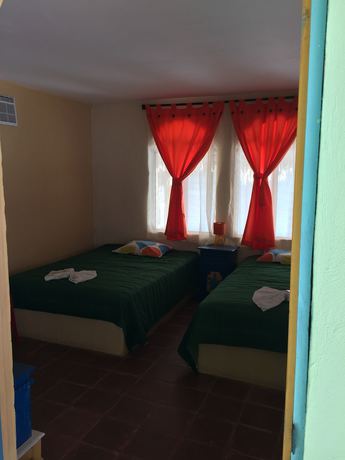 Imagen de la habitación del Hotel Caleta Azul. Foto 19