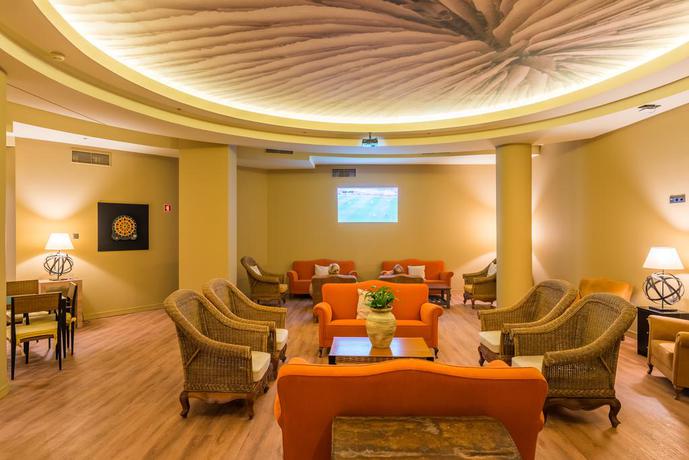 Imagen de los interiores del Hotel Calheta Beach - All Inclusive. Foto 13