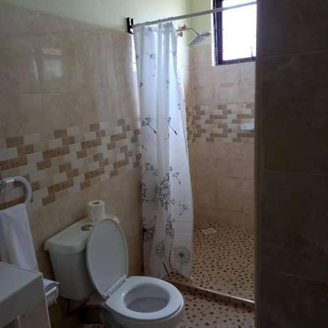 Imagen de la habitación del Hotel CaliTwapa and Restaurant. Foto 10