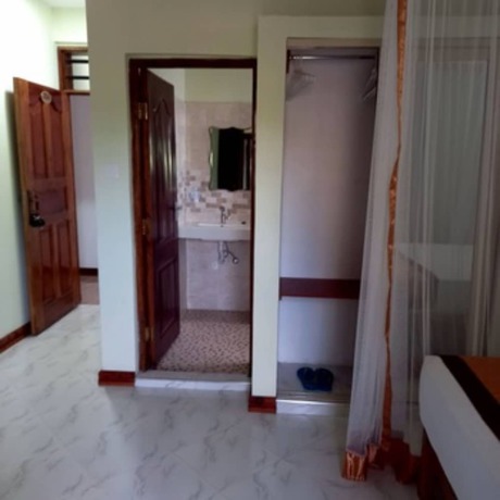 Imagen de la habitación del Hotel CaliTwapa and Restaurant. Foto 11